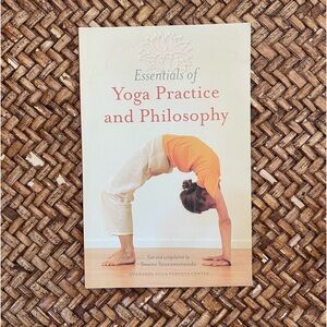 Book Used Good Condition Paperback Yoga Practice & Philosophy Meditation Spirit